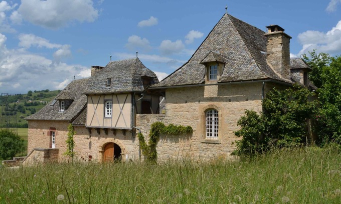 Sebrazac Casa | Casa rural *** "El patio pavimentado"