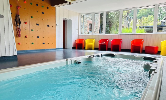 Waimes Casa | Gite with swimming pool, sauna & climbing wall