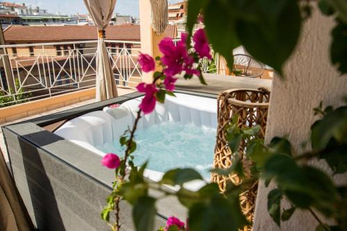 Larissa Apartamento | Gk Suites-Constantin view , auto check-in 24h