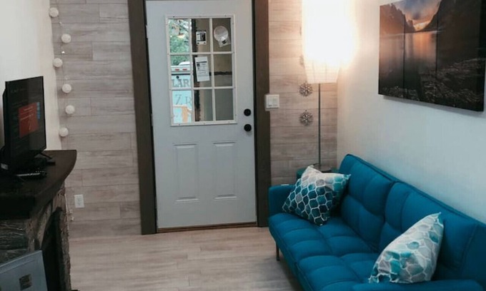 Palisades Casa | Glacier Tiny House -Valley Village