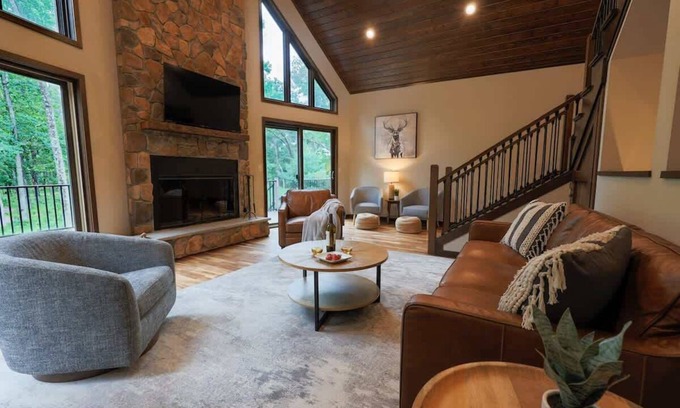 Mauston Casa | Glacier Woods at Castle Rock Lake- 7 BEDROOMS/SLEEPS 22