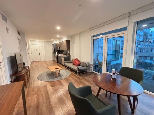 North of Montana Apartamento | Glamorous KTown Boutique Residences with Rooftop view