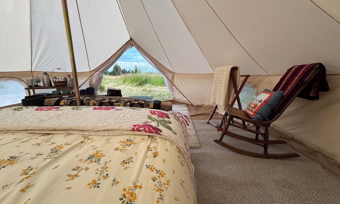Vashon Island Alquiler De RV | Glamping Bell Tent with Amazing Views of Cascades, Salish Sea & Mt Rainier