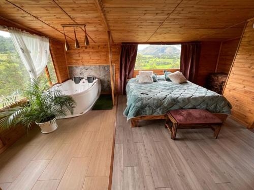 Iza Otro | Glamping Los Hayuelos