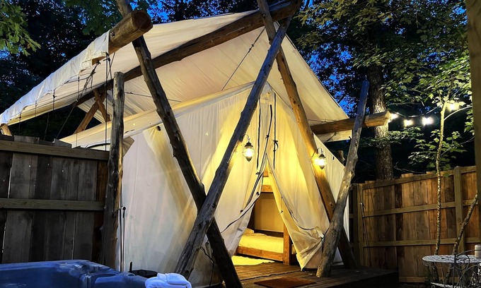 Mena Cabina | Glamping Tent w/Hot Tub/HotWater/AC/Lake/Fishing