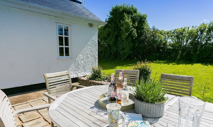 Rhydwyn Cabaña | Glan Gors Felin - sleeps 8 guests in 4 bedrooms