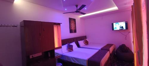 Valparai Cama Y Desayuno | Glasshouse Retreat by The Jungle stay groups