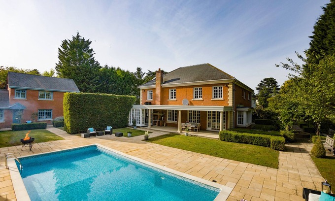 Sunningdale Cabaña | GLENEAGLES, family friendly, luxury holiday cottage in Sunningdale