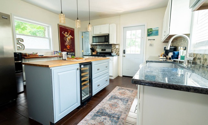 South Glens Falls Casa | Glens Falls walk to Downtown, nearby Saratoga & Lake George