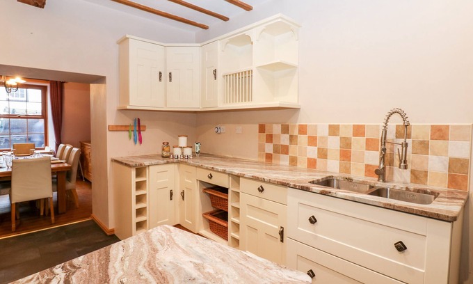 Brough Cabaña | GLENWOOD HOUSE, pet friendly, character holiday cottage in Brough