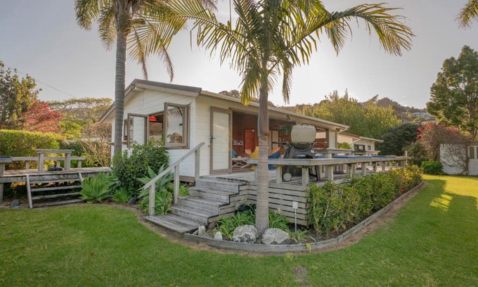 Hahei Casa | Glo's Place - Hahei Holiday Home