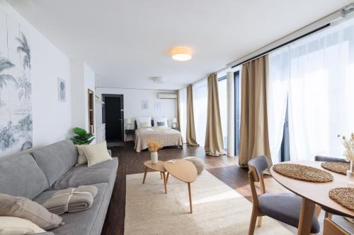 Innenstadt - Sankt Ulrich-Dom Apartamento | Global Living - Design Apartment I Rathausplatz I Beamer I AC I Kitchen I Augsburg