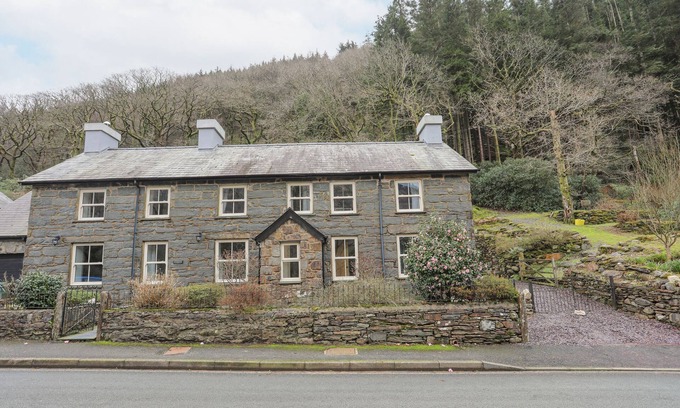 Nant Gwynant Cabaña | GLYN AWEL, pet friendly, country holiday cottage in Beddgelert