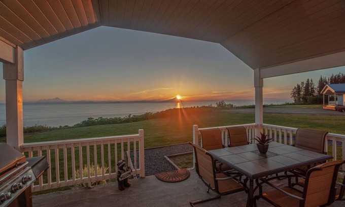Happy Valley Casa | La visión de Dios sobre Cook Inlet en el corazón del patio de Alaska.