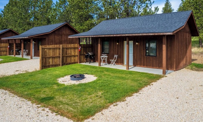 Custer Cabina | Gold Valley Camp Cabin 3 | 1 Bed, 1 Bath