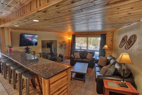 Peak 8 Casa | Goldcamp Launchpad Location Hike and Hot Tub