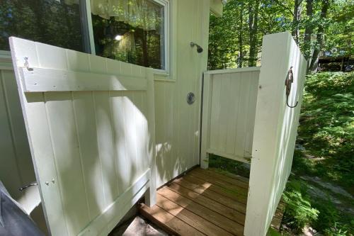 Harbor Springs Casa | Golden Beach Cottage