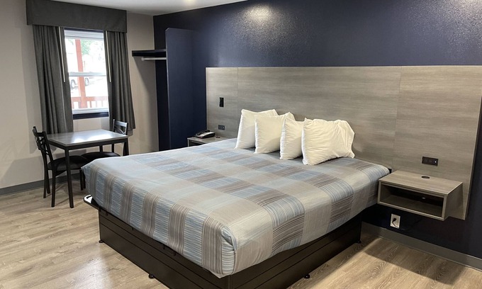 Danbury Hotel | Golden Hill Inn Danbury