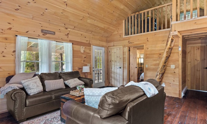 Davenport Cabina | Golden Meadows spacious Cabin with Fire-pit, near all baseball camps