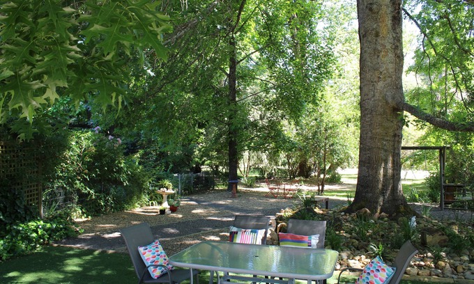 Bright Apartamento | Goldfield Holiday Units