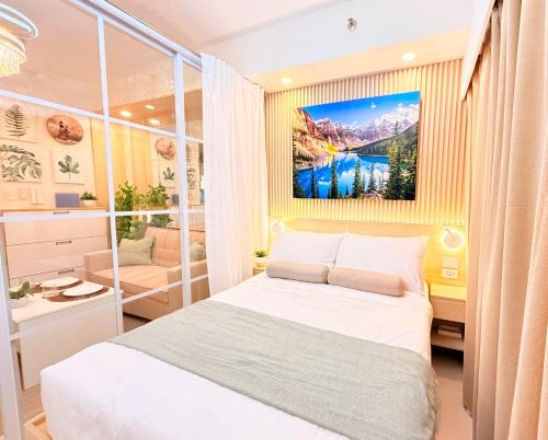 Legazpi Village Apartamento | Goldleaf Suite at Red Residences with Balcony in Prime Makati Location