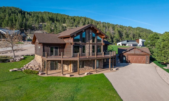 Sturgis Apartamento | Golf Course, Sleeps 12, Garage