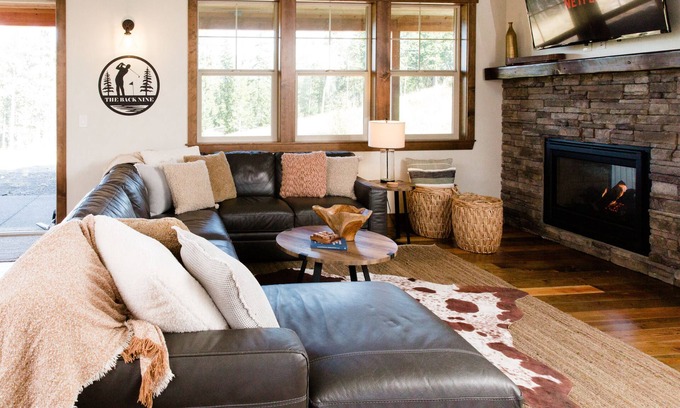 Cle Elum Cabina | Golf course view, private hot tub, close to the winery and more!