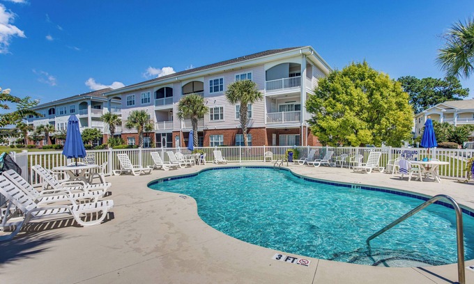 Little River Condominio | Golf Getaway by Casino, Dolphin Cruises + Beach!