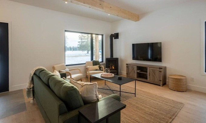 Arundel Cabina | Golf Haus 1 - Mont-Tremblant · Escape to a 3BR, Serene & Modern Cabin Retreat