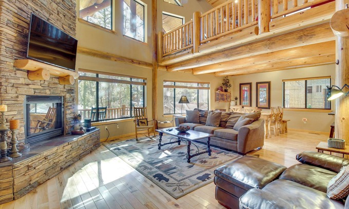 Torreon Cabina | Golf, Hike, Relax: Cabin 3 Miles to Lake!
