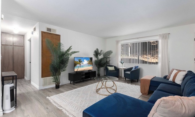 San Carlos Apartamento | Golfcrest Getaway, Foosball, Near UC SD, King Beds, Jacuzzi, Fits 6 Guest, 2 BDS