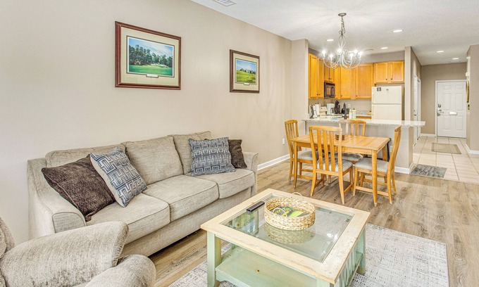 Red Hill Condominio | Golfer's Getaway: Myrtle Beach Condo w/ Patio