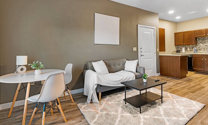 Spring Branch Casa | Gorgeous 1BR in Great location