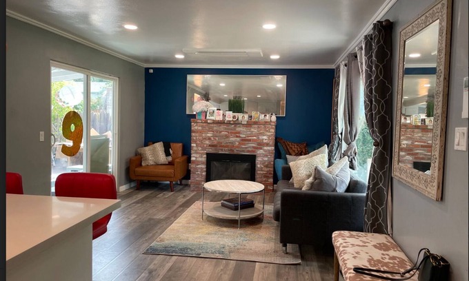 Stanley Casa | Gorgeous 2/1 Home 5 min walk to Downtown Lafayette
