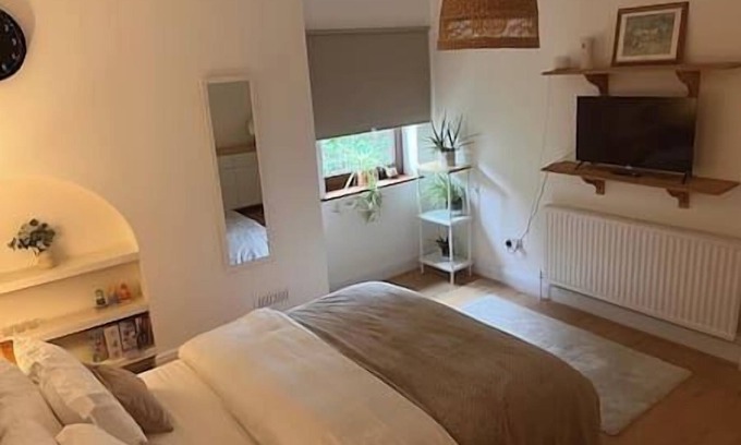 Newbury Apartamento | Gorgeous 3 Bedroom pet and child friendly home in Newbury wit Free EV Charging