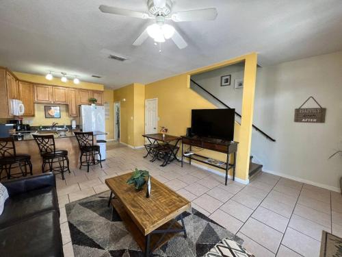 Gulfport Apartamento | Gorgeous 3 bedroom townhome Walk to the beach