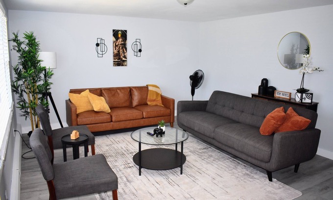 New Britain Apartamento | Gorgeous 3-bedroom apartment in New Britain with WiFi, AC