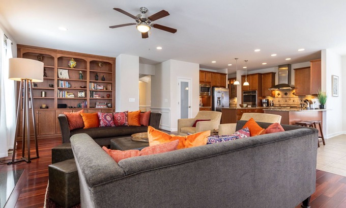Virginia Square Casa | Gorgeous 3000+ SF, 5BR, 5BA -10 min to DC - Families, Arlington Cemetery