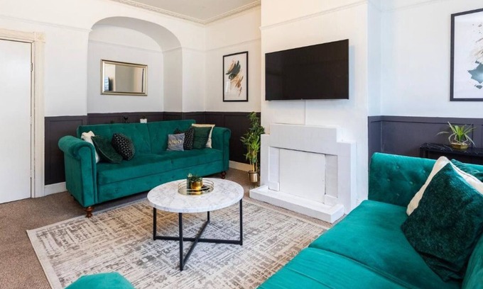 Chelmsford Casa | Gorgeous 3BR Home HIGH STREET LOCATION by Luxiety Stays