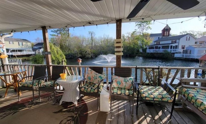 Myrtle Beach Casa | Gorgeous 5BR on the Lake | King Beds + Porch Views, Site 6028