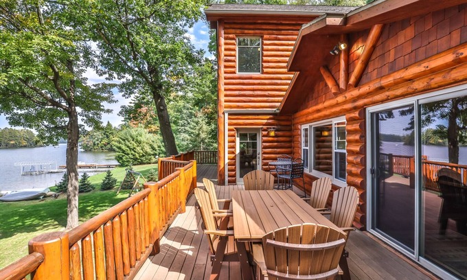 Eagle River Casa | Gorgeous 8 bedroom log home on Eagle River chain of Lakes!