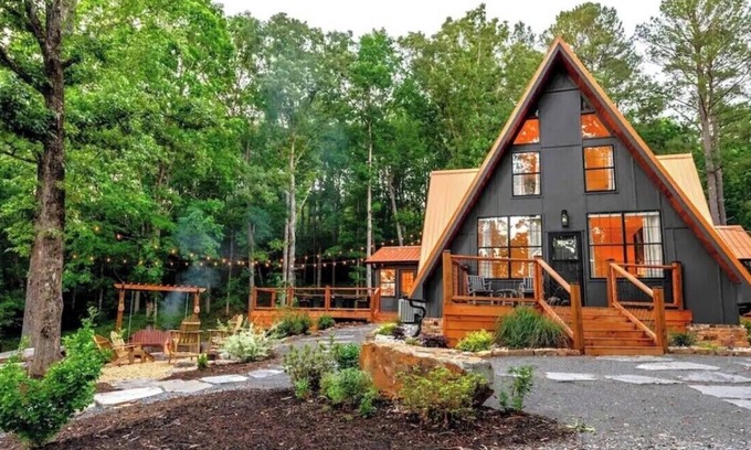 Rosa Casa | Gorgeous A Frame on 18 private acres.