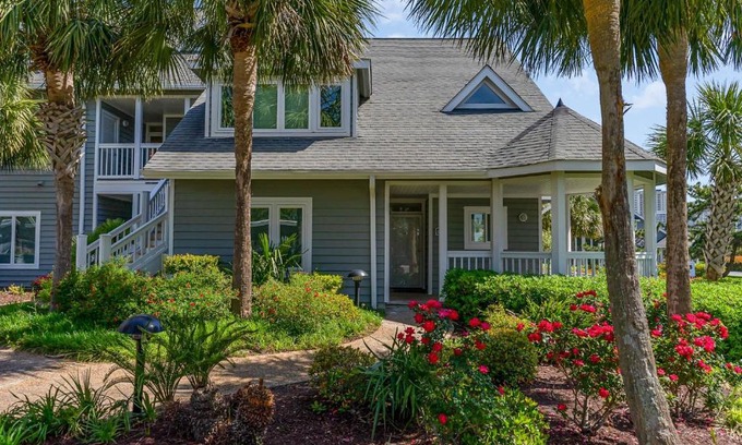 Arcadian Shores Villa | Gorgeous and spacious 4 bedroom villa - 8D Windermere by the Sea villa