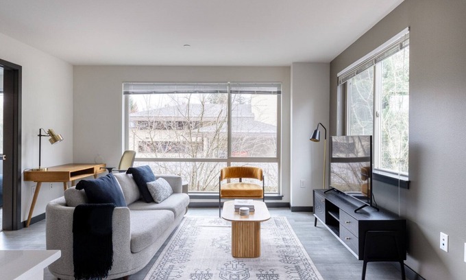 Northeast Bellevue Apartamento | Gorgeous Bellevue 2BR w/ W/D, Gym & Roof in walkable area, by Blueground