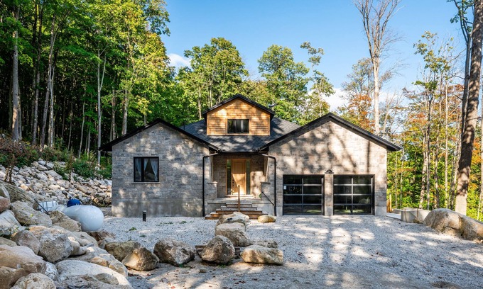 South Bruce Peninsula Cabina | Gorgeous Cliffside Retreat, Mallory Beach