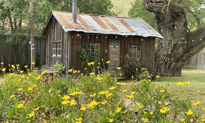 Livermore Cabina | Gorgeous Cabin on historic Ranch just five minutes from town