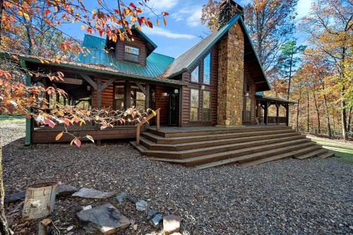 Broken Bow Casa | Gorgeous Cabin with Game Room and Hot Tub in Broken Bow, Oklahoma