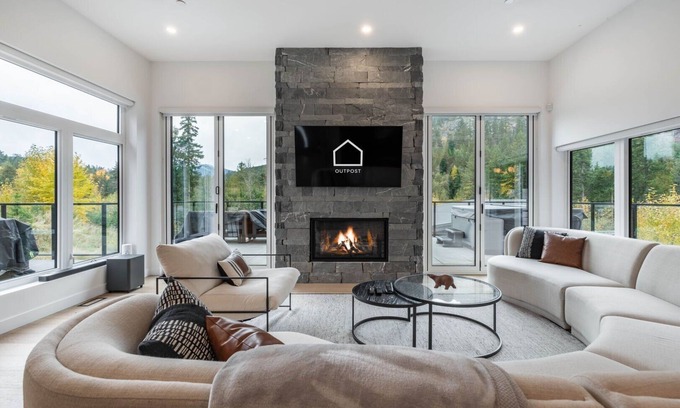 Sea to Sky Highway Condominio | Gorgeous Chalet | Private hot tub | BBQ | WIFI