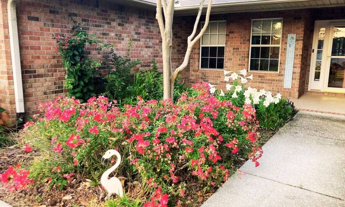 Gulf Breeze Casa | Gorgeous Coastal Cottage minutes to the beach!