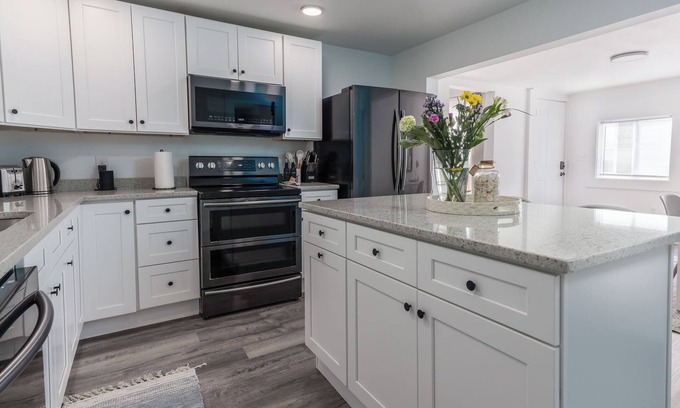 Kennebunk Condominio | Gorgeous Coastal Getaway